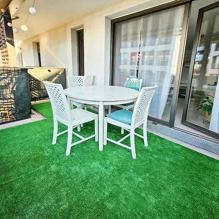 Studio, Terrasse, Confort & Emplacement Ideal ! *